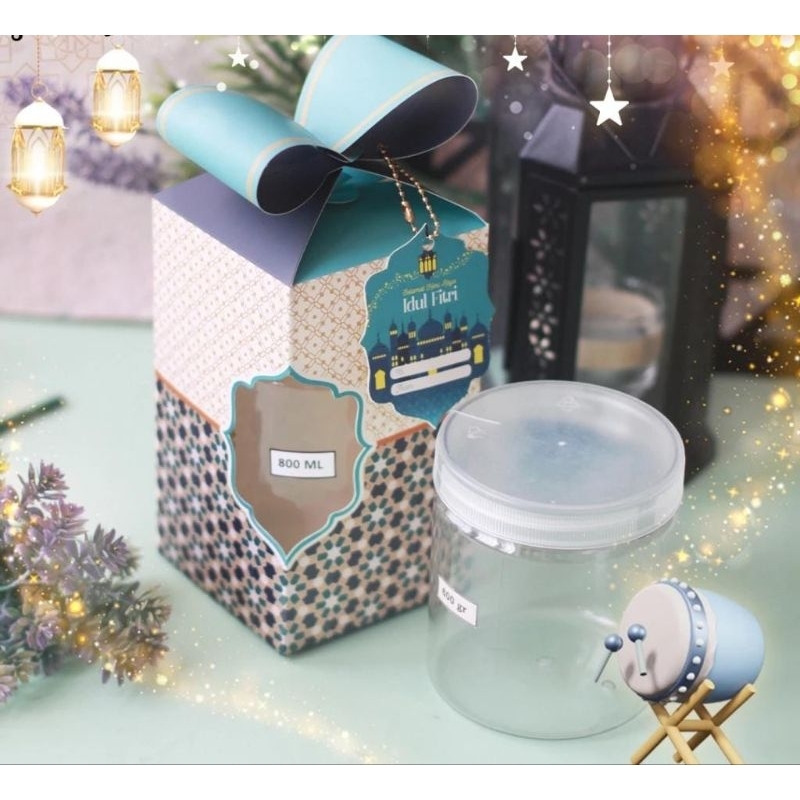 

Kotak Hampers Lebaran Ribbon/ Box Idul Fitri - Pita Blue Muat 1 toples silinder 600 & 800 ml ukuran pxlxt 9x9x16 cm/kotak cookies lebaran