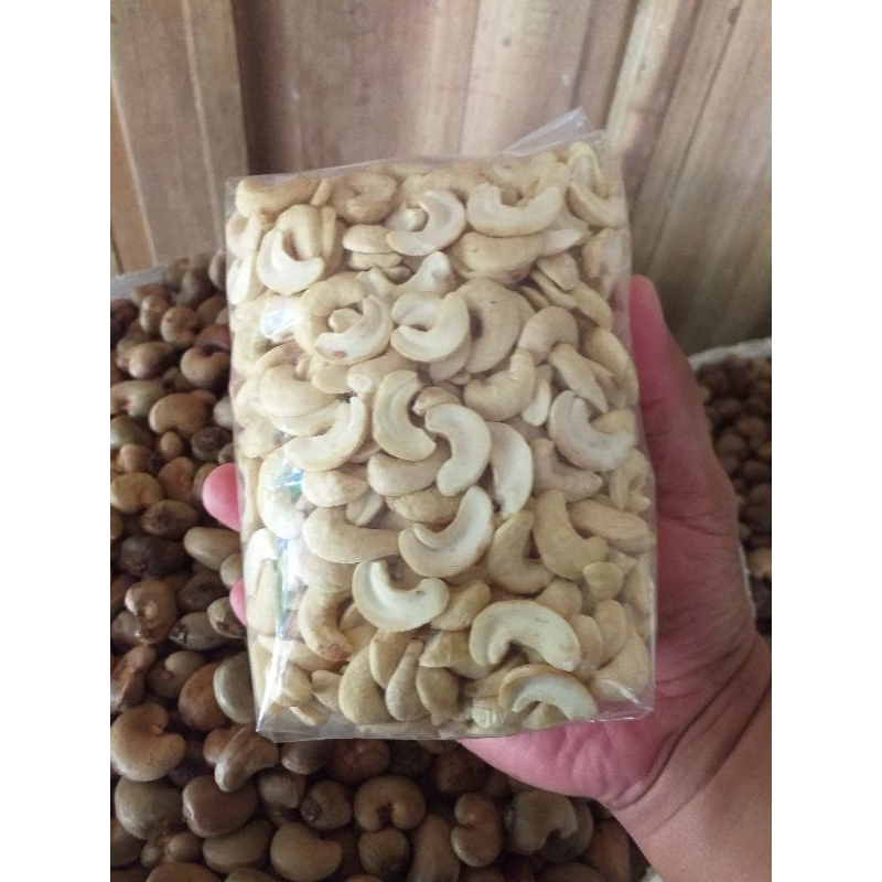 

KACANG METE ASLI WONOGIRI BELAH DUA MENTAH ENAK GURIH CAMILAN SEHAT BERAT SETENGAH KILO