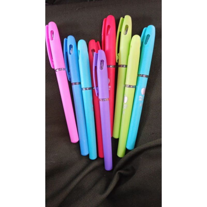 

Pena Murah IpenX warna hitam