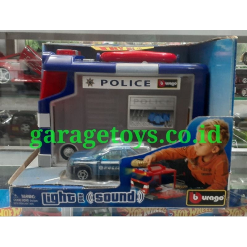 Bburago 1:43 Diecast Street Fire Police Station