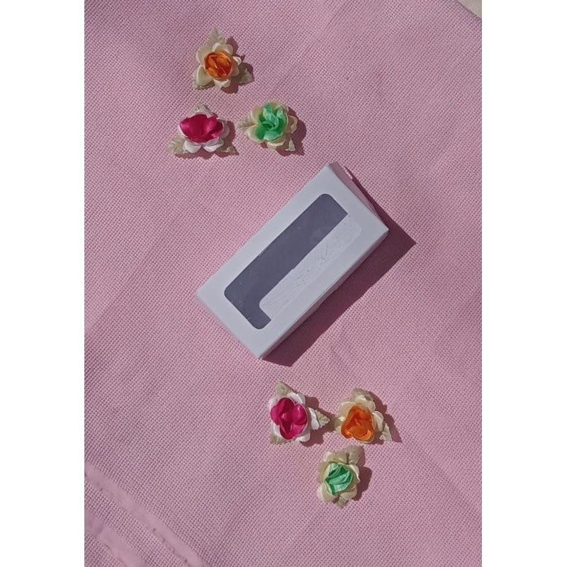 

custom box 8x11x2 model frame putih