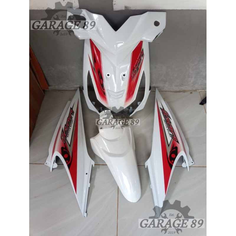 Cover ful set bodi halus Honda beat karbu warna putih plus striping icon mata site putih merah
