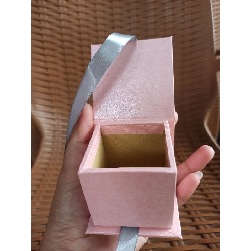 

Box kecil size 8x8x6,5/karton/kotakkado