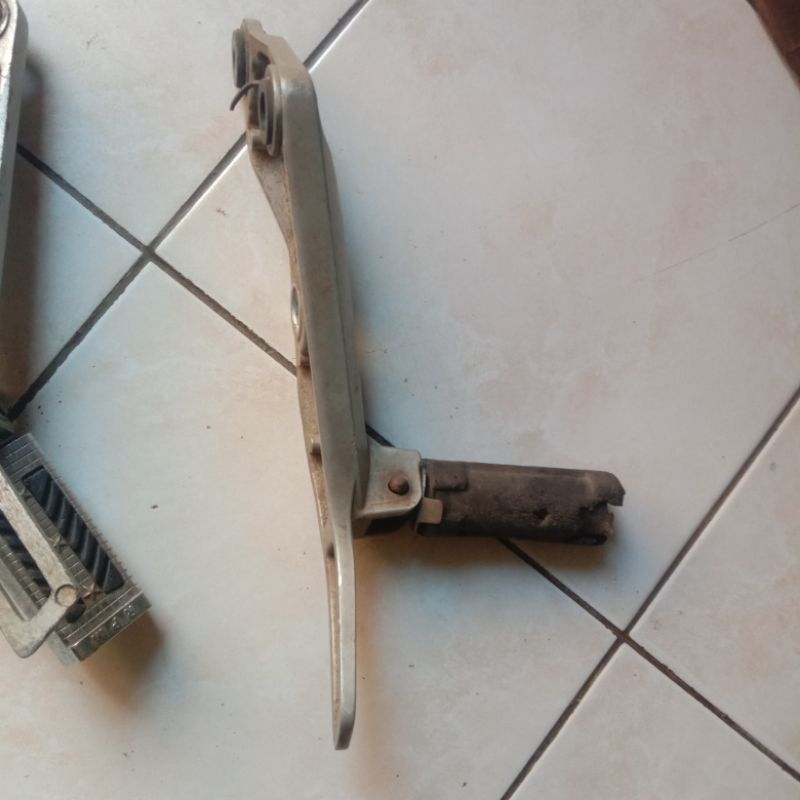 foot step belakang sebelah kanan supra x/fit lama