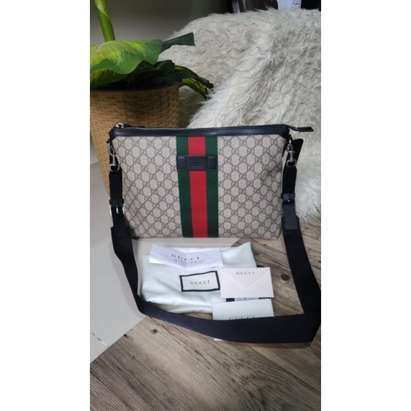 VGC GUCCI SUPREME web messenger with receipt 2020, booklet and dustbag
