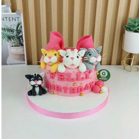 

CAKE TEMA KUCING UK 15CM / KUE ULANG TAHUN CUSTOME