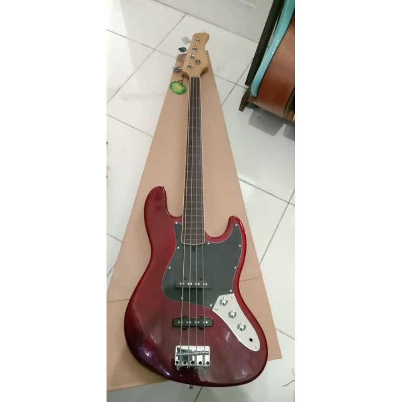 Bass Fretless Marcus Miller V7