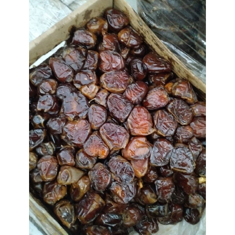 

Kurma Sukari Premium 1box