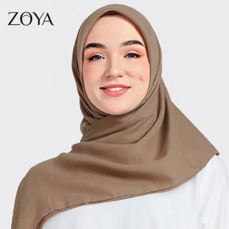 ZOYA SCARF DARK GREEN / KERUDUNG ZOYA / ZOYA HIJAB / ZOYA SEGIEMPAT / ZOYA POLOS TERBARU 2024