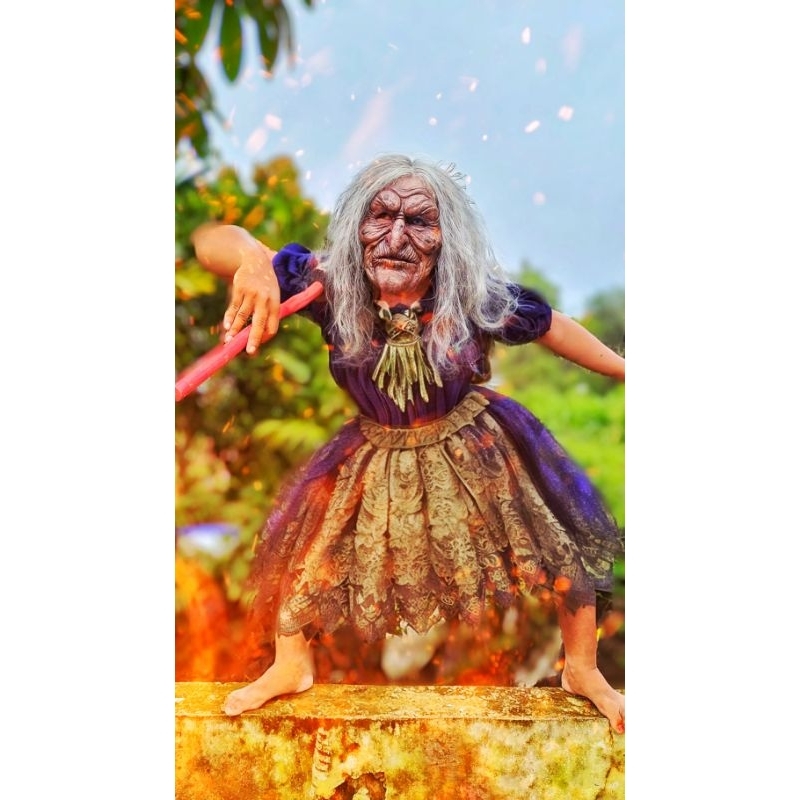 topeng latex mask Nenek sihir The Witch