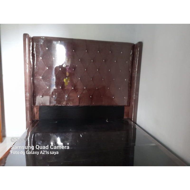 Divan kancing tinggi sandaran 130 cm tanpa kasur