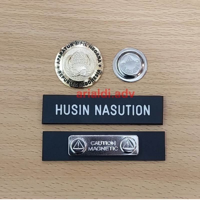 

satu set papan nametag grafir hitam doff ful dan pin korpri ASN eching magnet