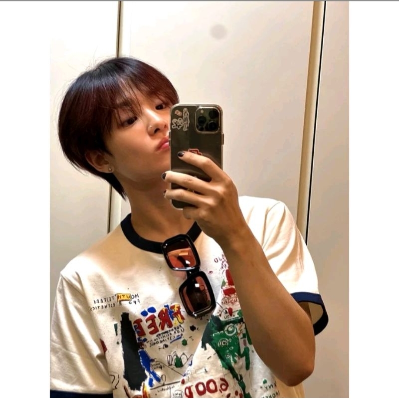 Kaos Uniqlo Jihoon (Basquiat)