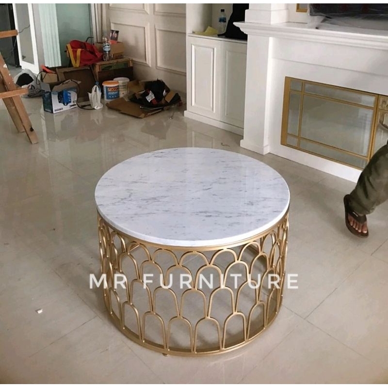 Meja bulat marmer carrara model ornamen D 80 cm