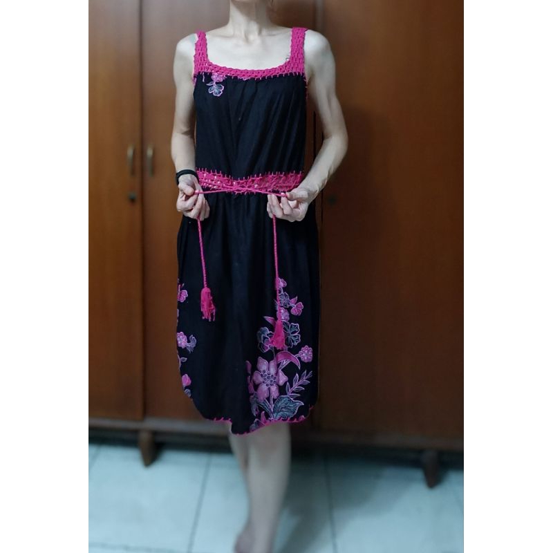 terusan dress hitam batik