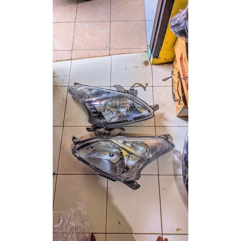 Headlamp avanza/xenia 2011-2015