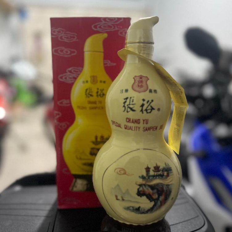 

TE ZHI SAMPIEN HOLO JIU TJIU UKURAN 750ML