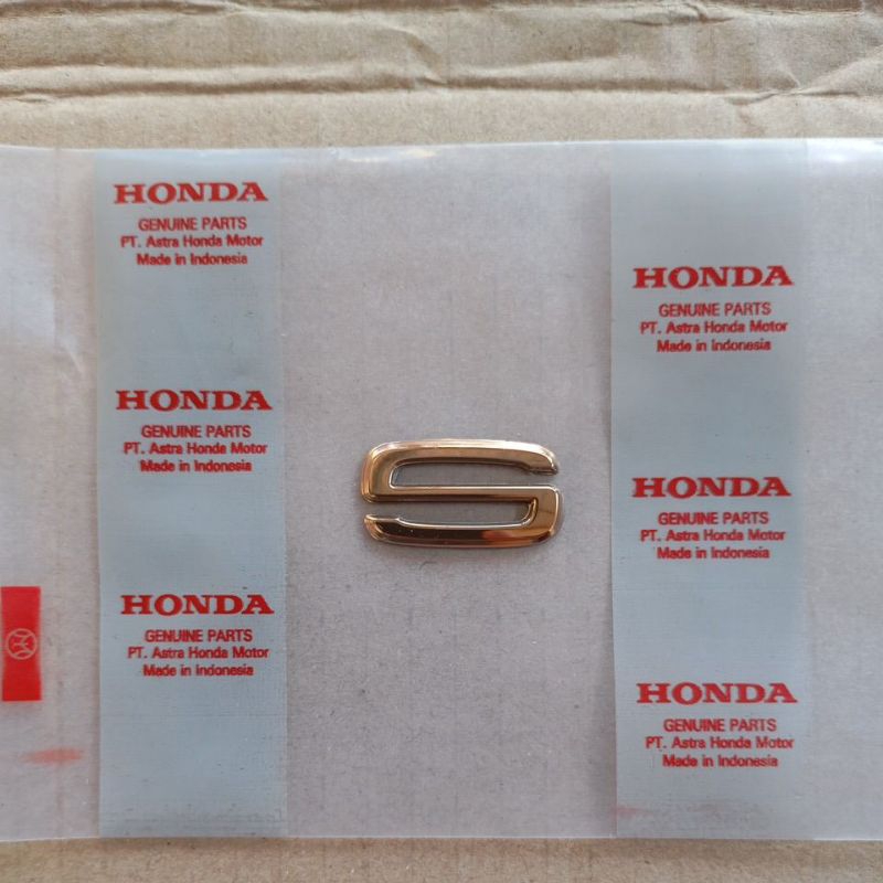 Emblem Tulisan Scoopy Huruf S Gold 2021-2025