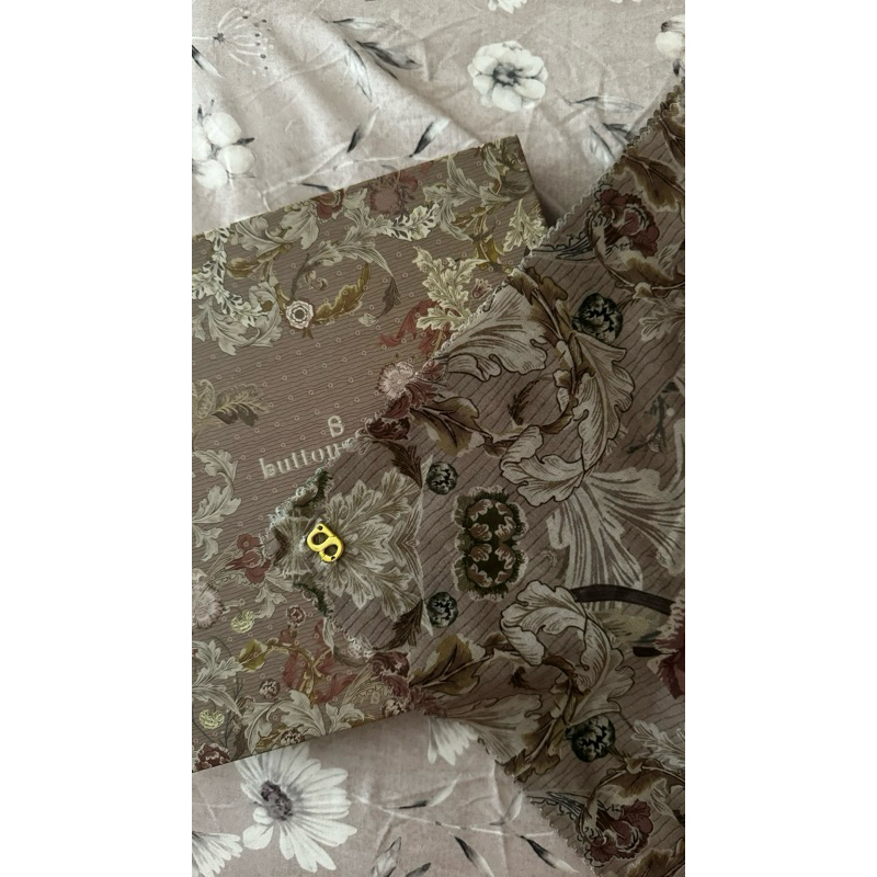 Buttonscarves the royale khaki