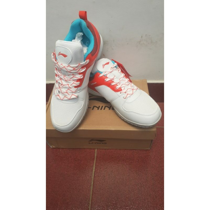 lining/sepatu/badminton
