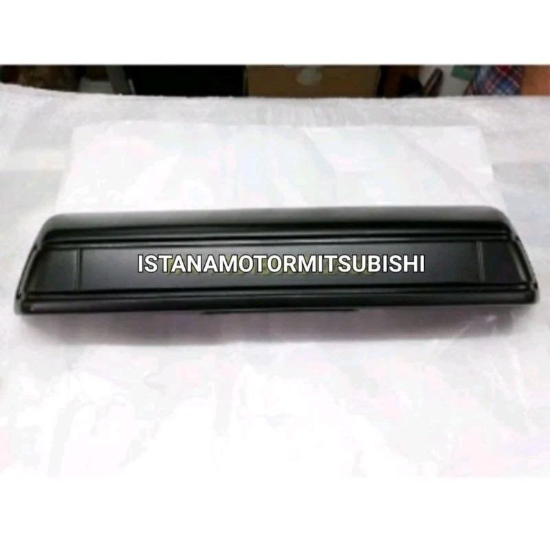 Cover Plastik Handle Handel Pintu Belakang Mitsubishi Kuda