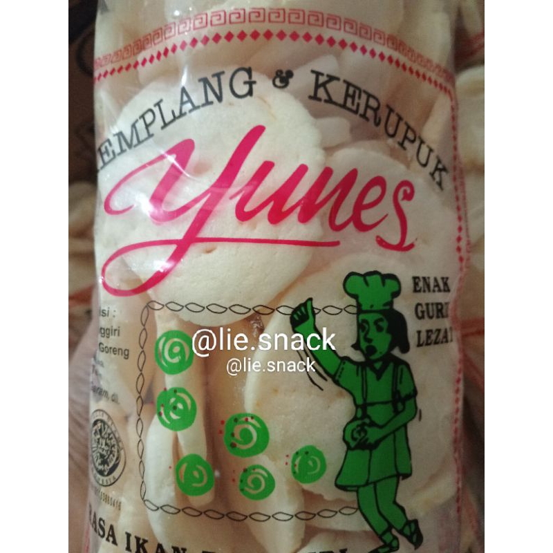 

Kerupuk Kemplang Ikan