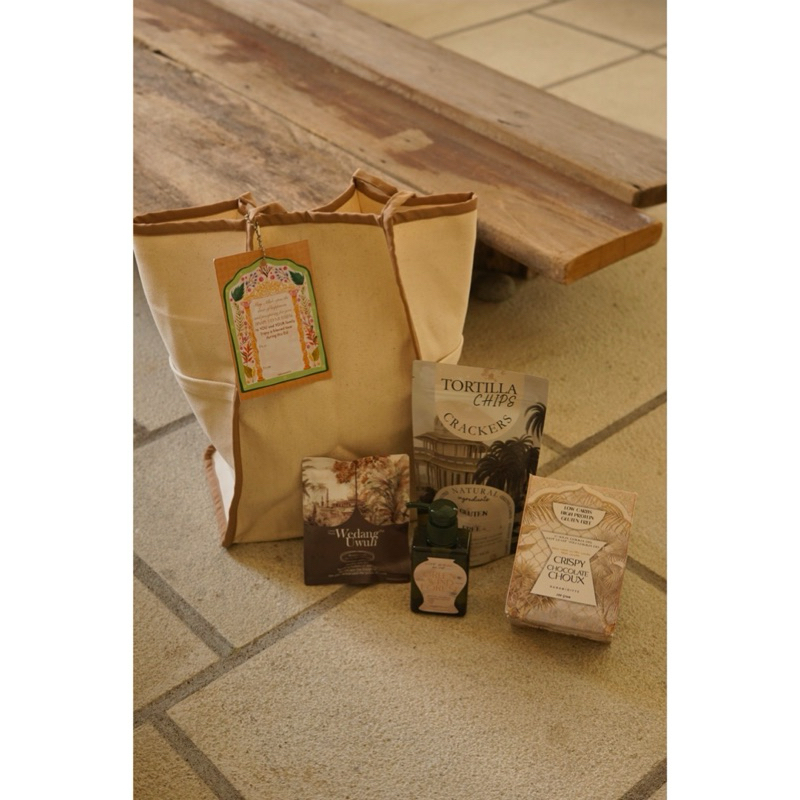 

KEMIRI - Hampers Eid Mubarak/Hampers Lebaran/Parcel Idul fitri/Parcel Tas lebaran