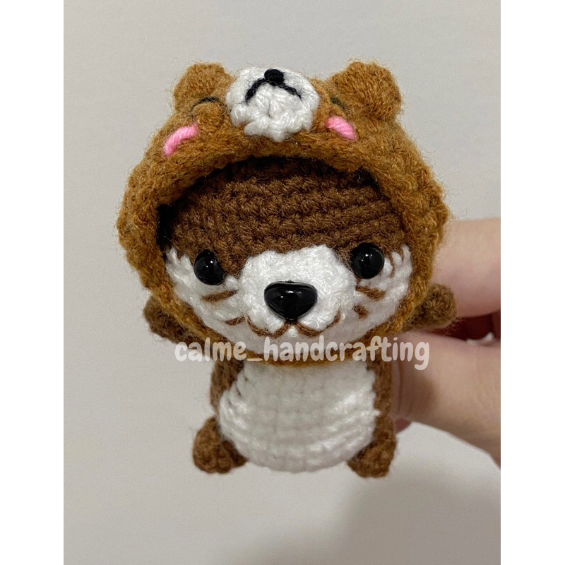 boneka gantungan kunci amigurumi otter berang-berang