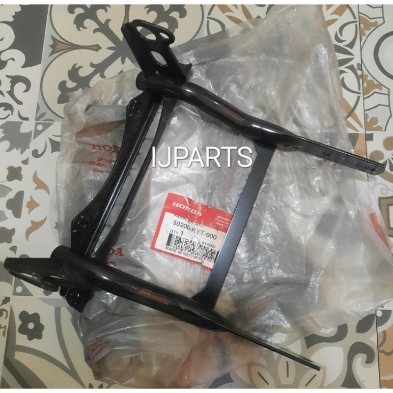 50200 KYT 900 SAMBUNGAN BODY RANGKA BELAKANG SCOOPY KARBU ORIGINAL AHM