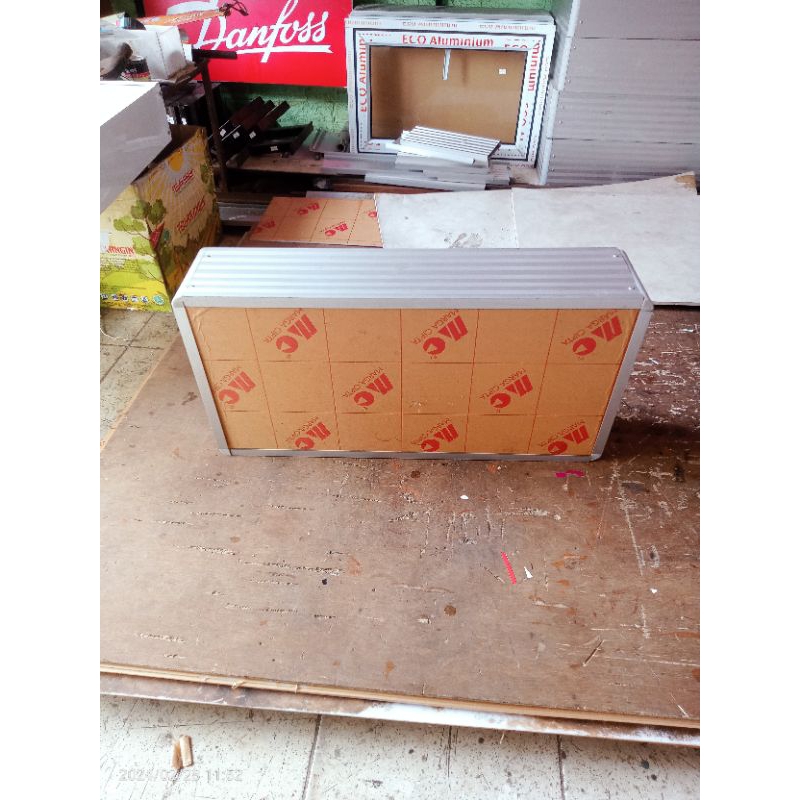 Neon Box Kotak Polos