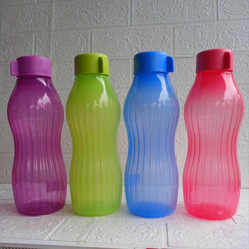 Tupperware botol 880 ml dan 500ml Xtreme aqua harga 1an, botol bisa untuk di freezer