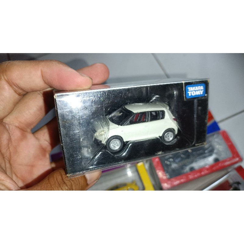 Tomica limited - Suzuki Swift sportputih