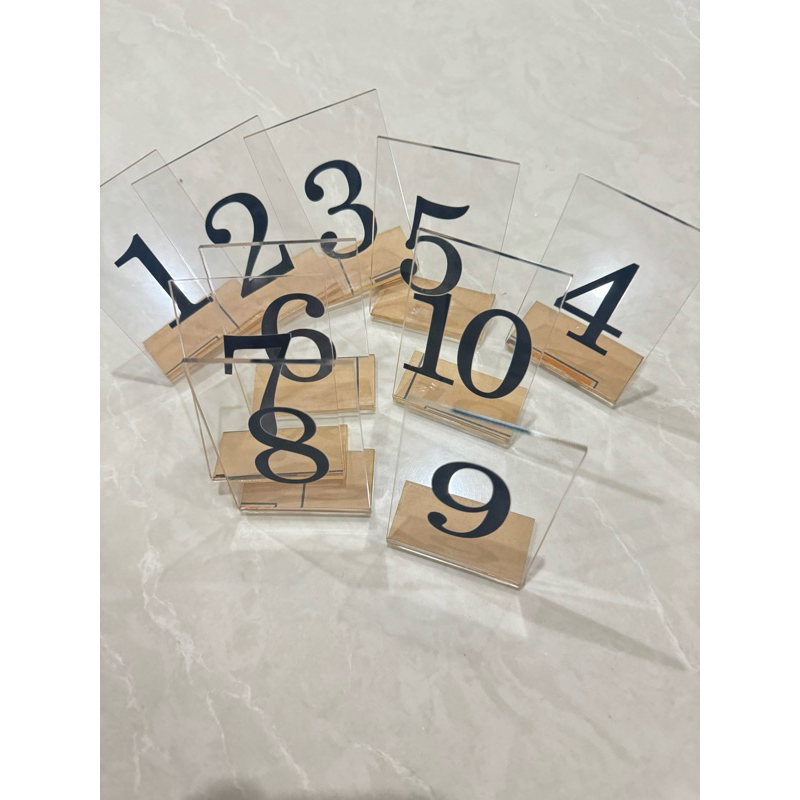

Nomer Meja akrilik 6x9