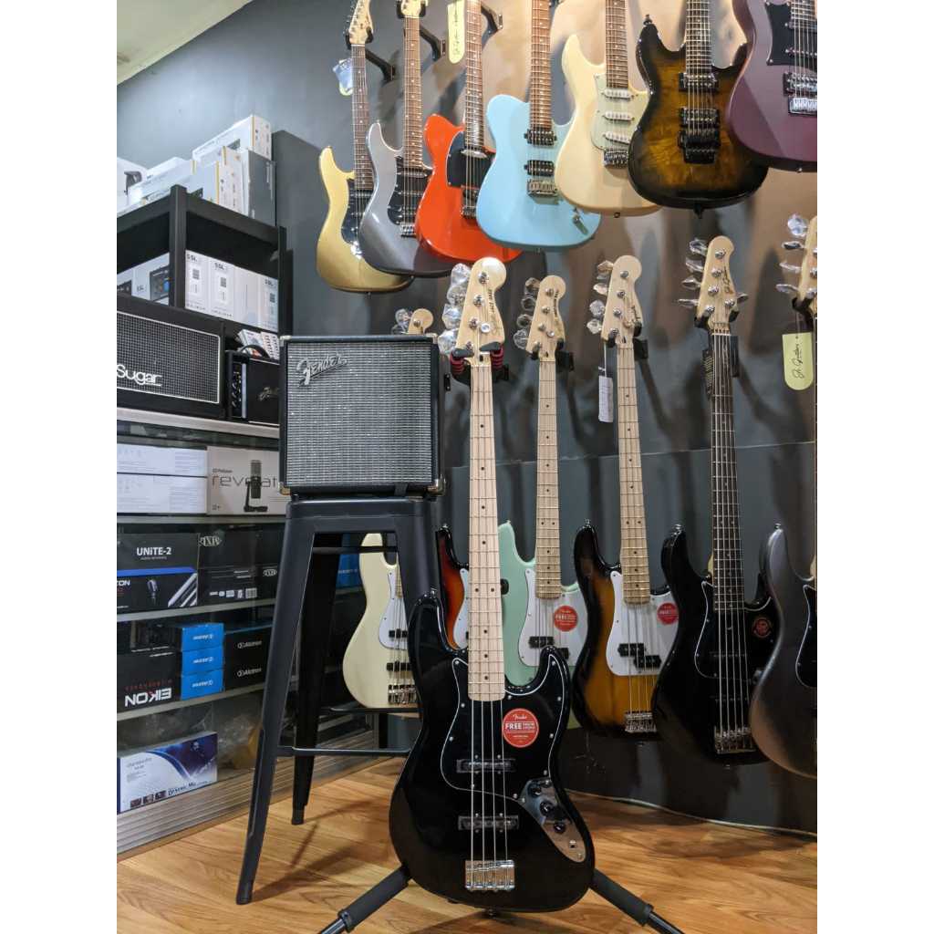 Squier Affinity Series Jazz Bass Guitar, Maple FB, Black