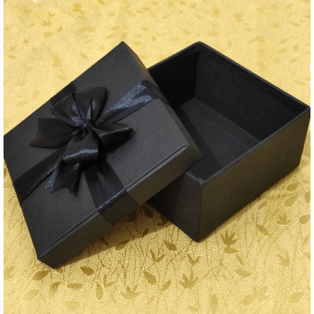 

GIFT BOX KOTAK KADO HARDBOX TEBAL LUAR DALAM HITAM