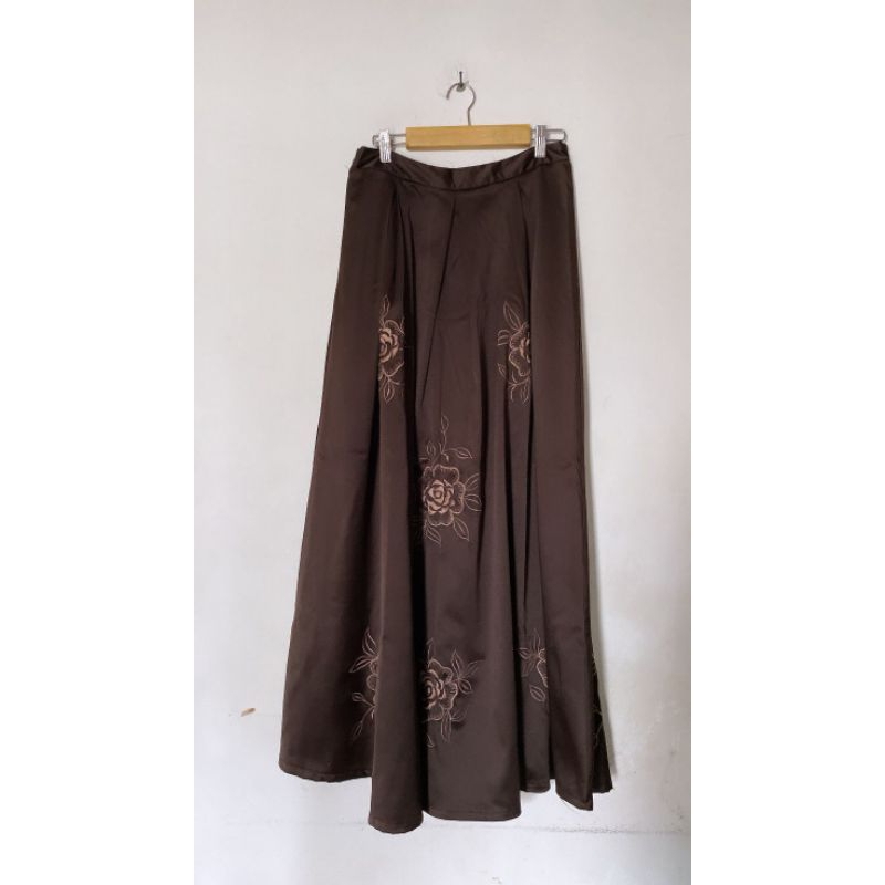 rok coklat tua bordir bunga