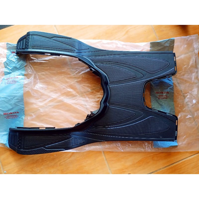 64310-KVY-700 Cover Lantai Step Floor Pijakan Injakan Kaki Honda Beat Karbu Ori Original
