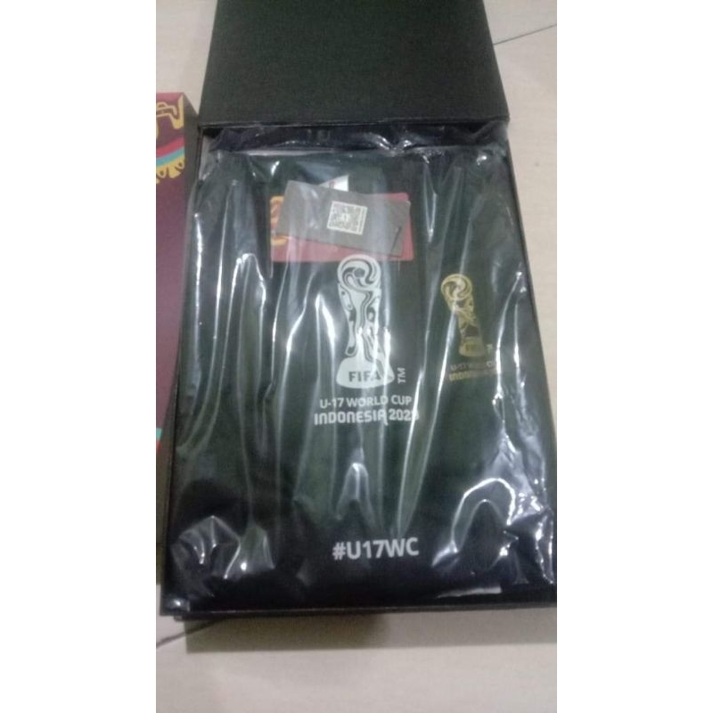 JAKET MARCHENDISE FIFA U 17 JUARAGA FIFA U-17 WORLD CUP JAKET ZIPPER - PRIA ACE - HITAM + BOX

