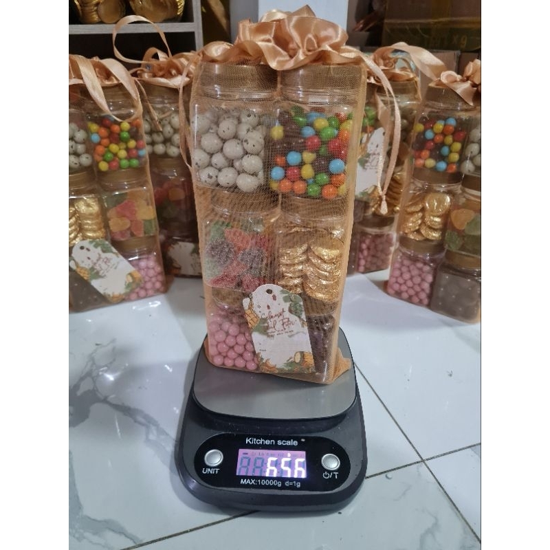 

Promo 7.7 Paket Cokelat Lagie / Paket Lagie Pita / Paket Hampers Lebaran isi 6toples