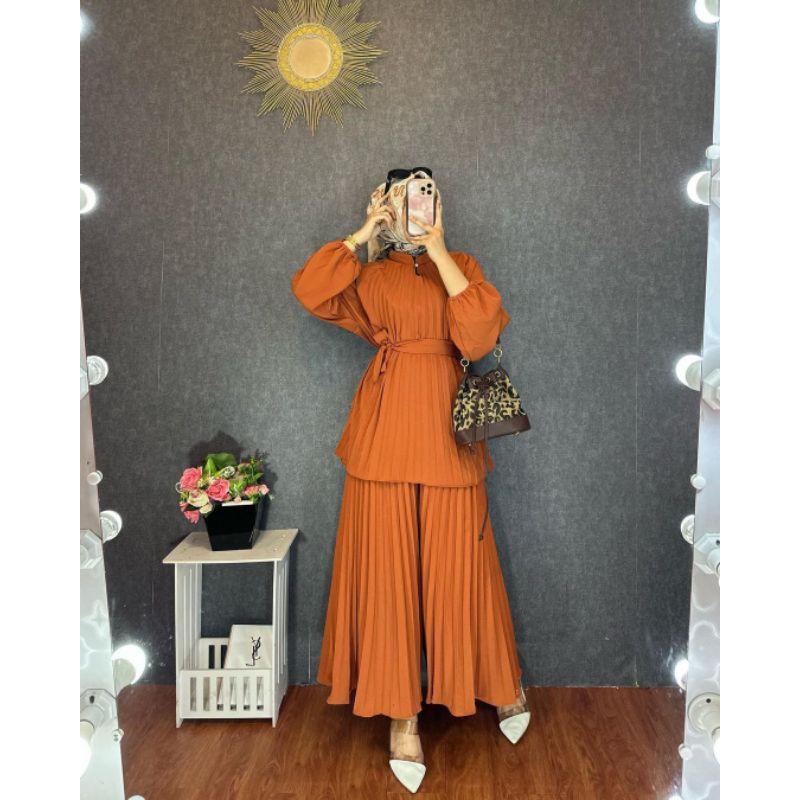 ONE SET PLISKET PRISKET SETCEL SETELAN CELANA FREE BELT IMPORT PREMIUM BKK BANGKOK