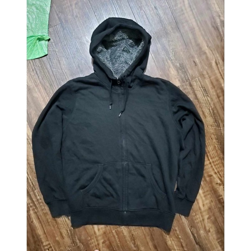 Uniqlo Sherpa Hitam