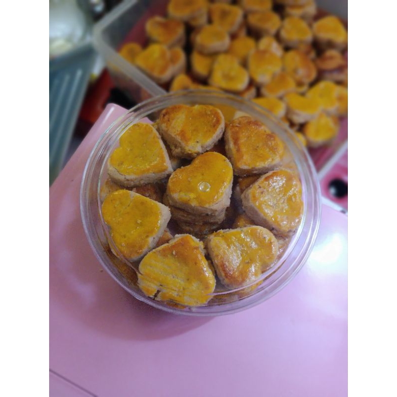 

kue kacang home made terasa banget kacangnya dan gurih