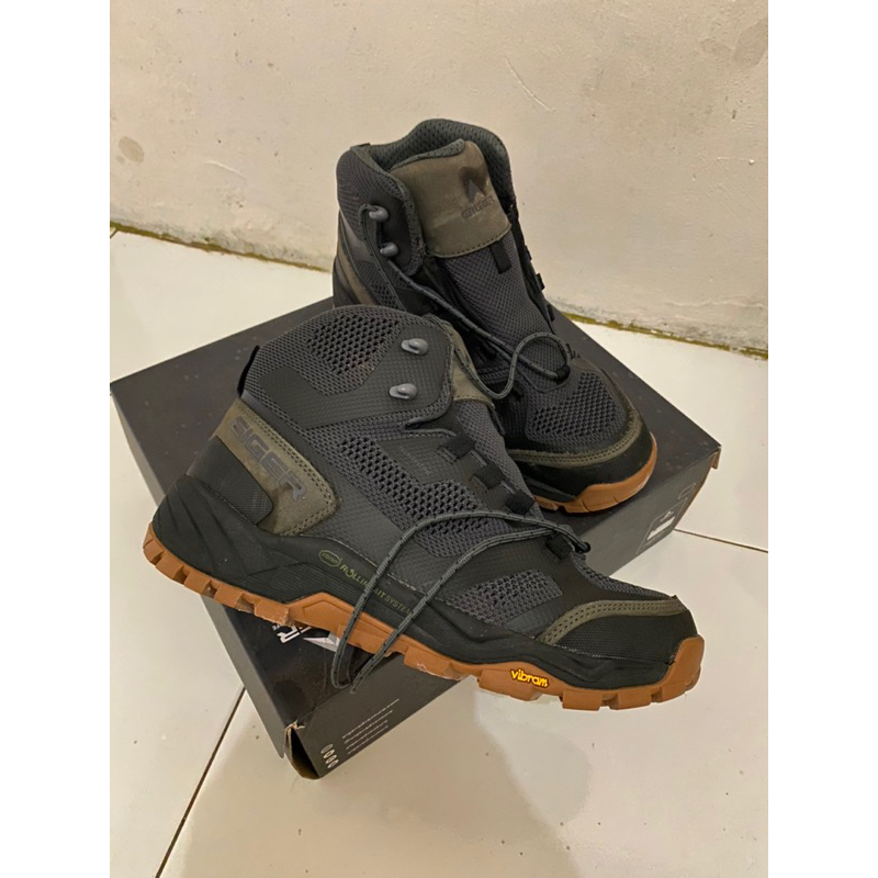 Sepatu gunung second