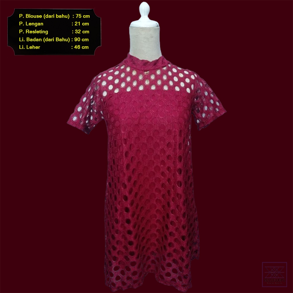 Preloved Blouse Atasan Brukat/Brokat Lace Berlubang-lubang Warna Merah Maroon