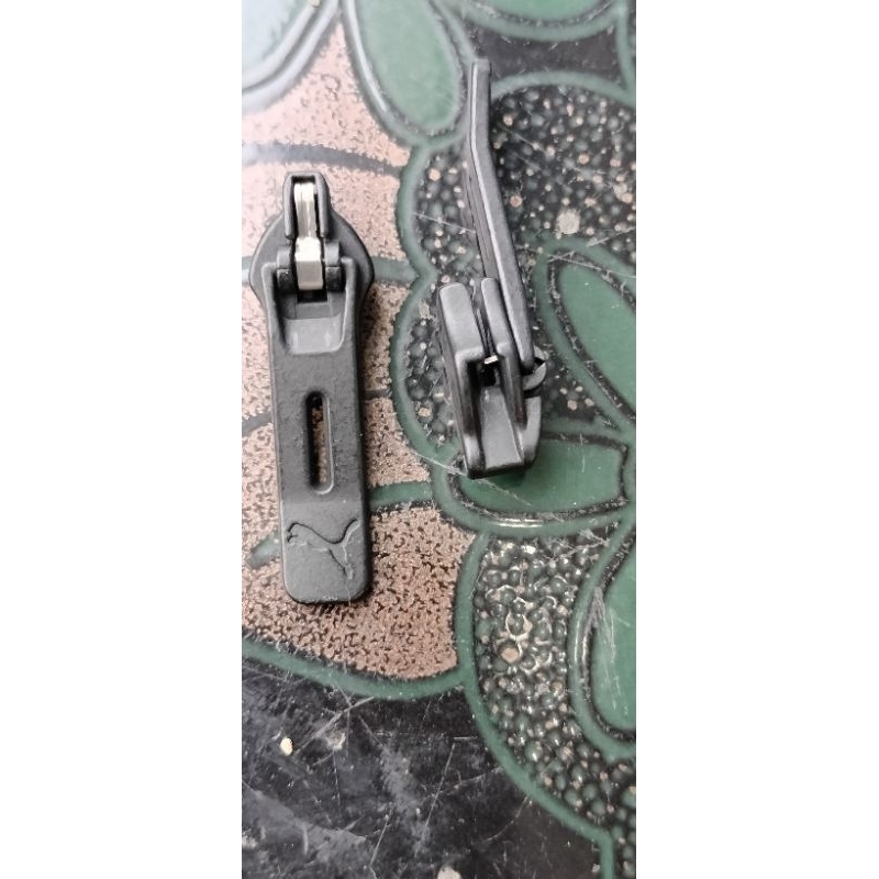kepala resleting/kepala zipper ykk no5 coil terbalik hitam