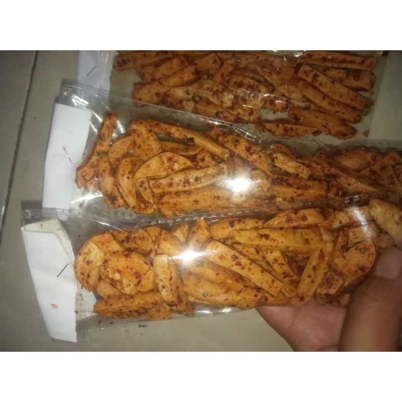 

Basreng baso goreng pedas daun jeruk kriuknya pas pedesnya nampoooolll