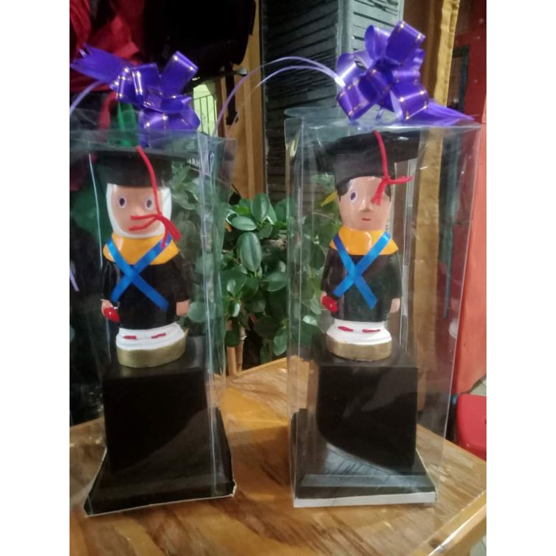 ORI✓ Patung Boneka Wisuda Lengkap | Request Nama Siswa + Mika + Pita