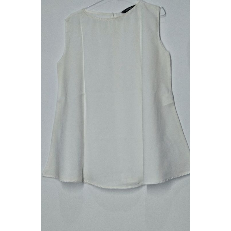 Preloved Top ( By. Bayleaf.id )