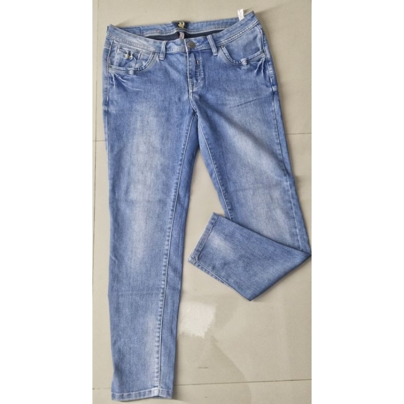 Preloved Celana ( By. Cardinal )