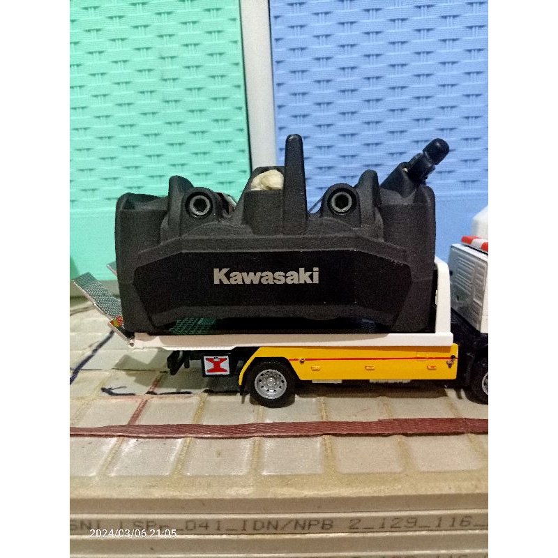 KALIPER KAWASAKI ex zx25/Z900 kanan
